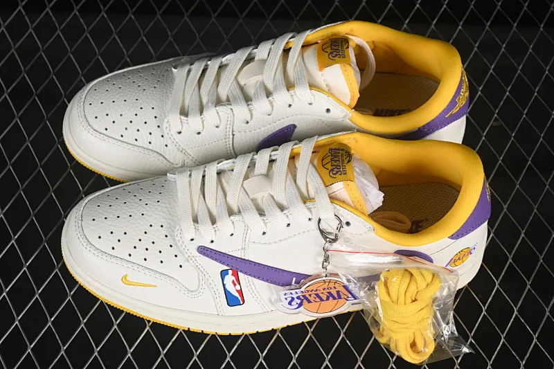 All categories Air Jordan Jordan series basketball shoes Air Jordan 1 Low high-end customized low-top sneakers Travis Scott x Fragment Design x Air Jordan 1 Low OG SP AJ1 joint model low-top cultural casual sneakers SC9207-027